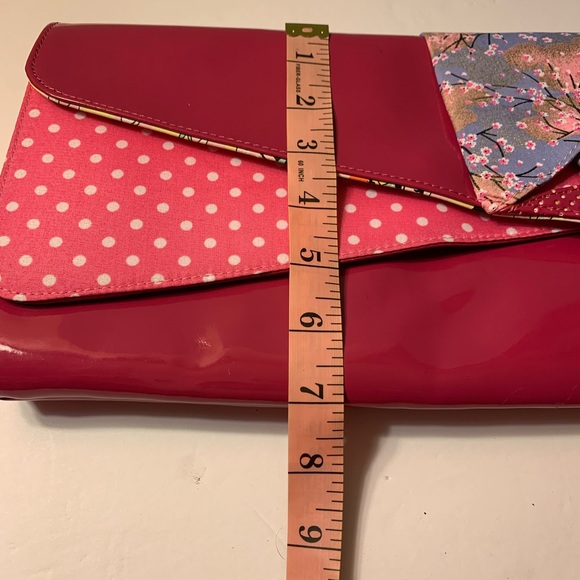 Irregular Choice Flick Flack Womens New Hand Clutch Bag Fuchsia Blossom - Picture 8 of 9